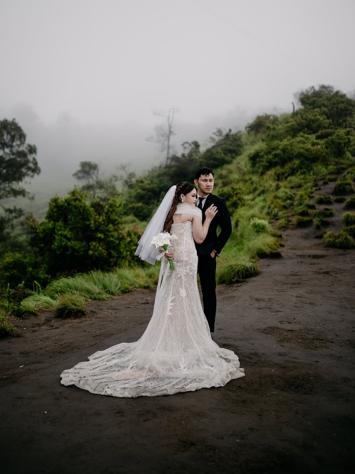 ✅ BROMO PREWEDDING ✅Include -• transport, tiket , dan ijin• foto & video• Album & Cetak• gaun + (4)